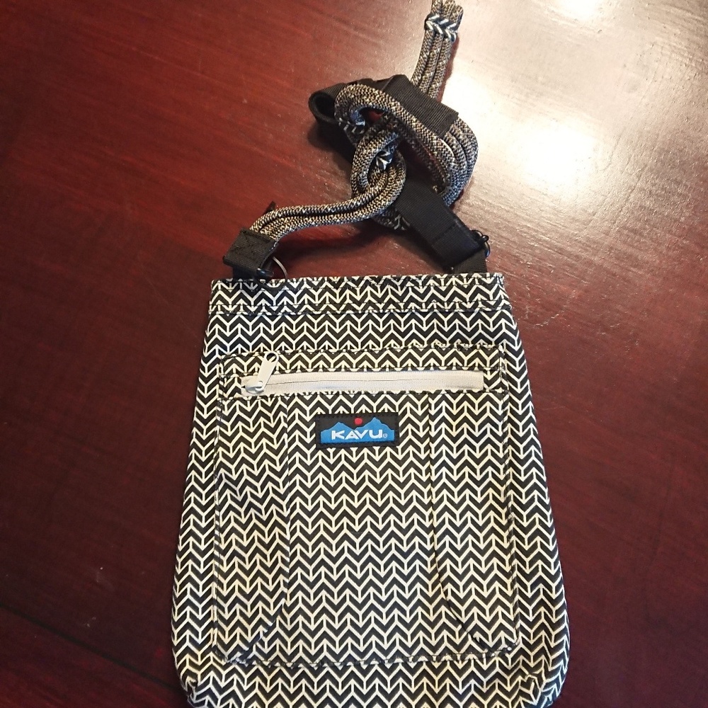 Kavu Purse NWOT